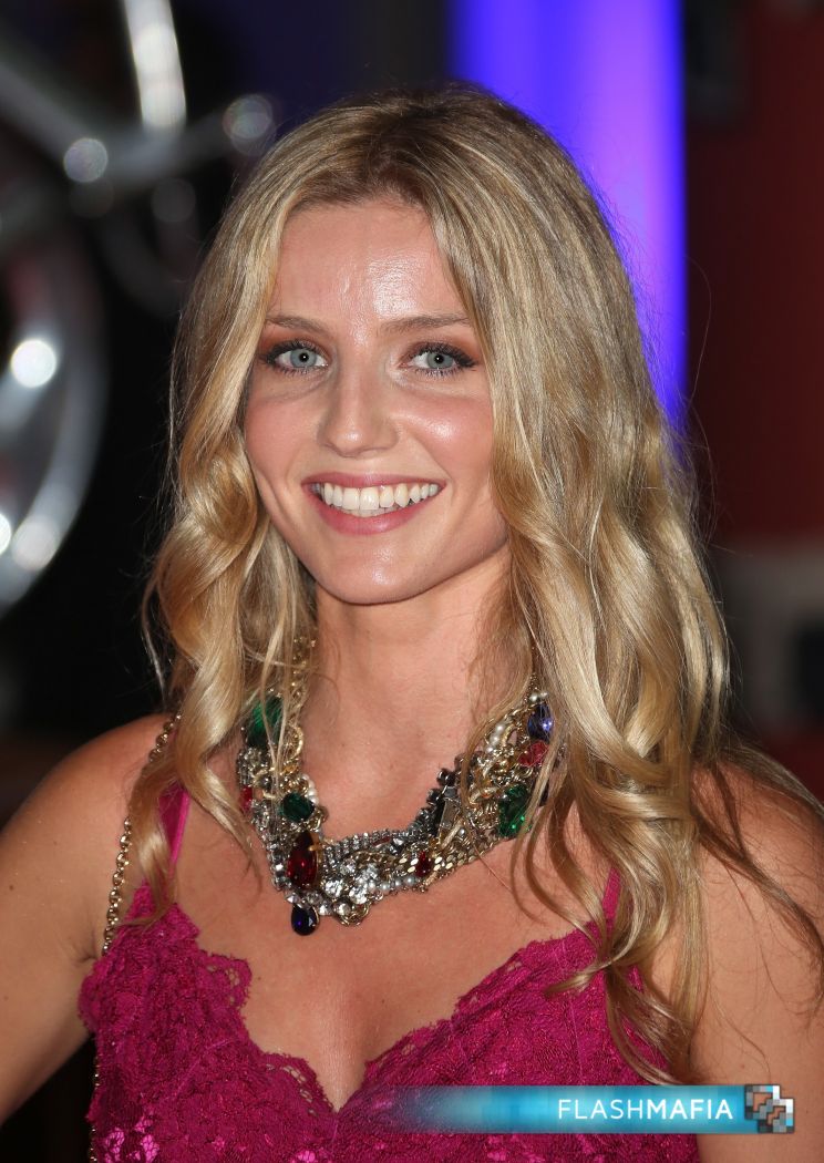 Annabelle Wallis