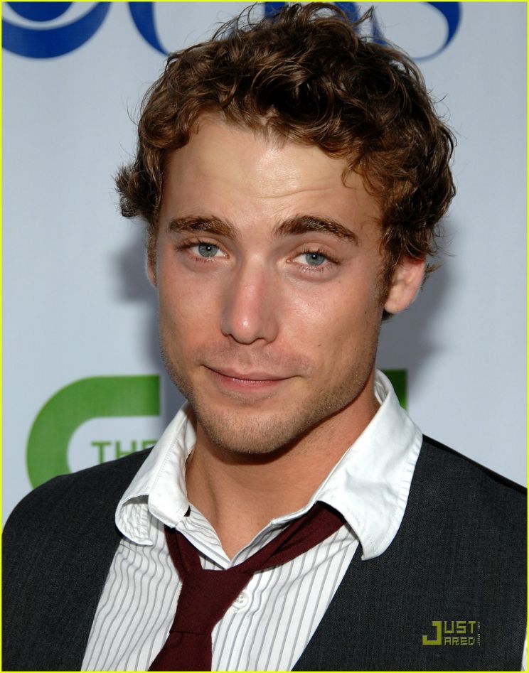 Dustin Milligan