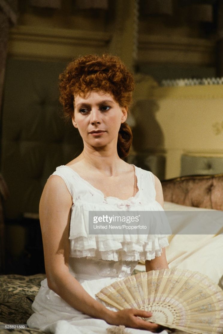 Francesca Annis