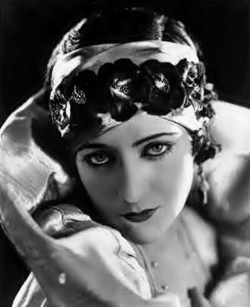 Pictures of Gloria Swanson