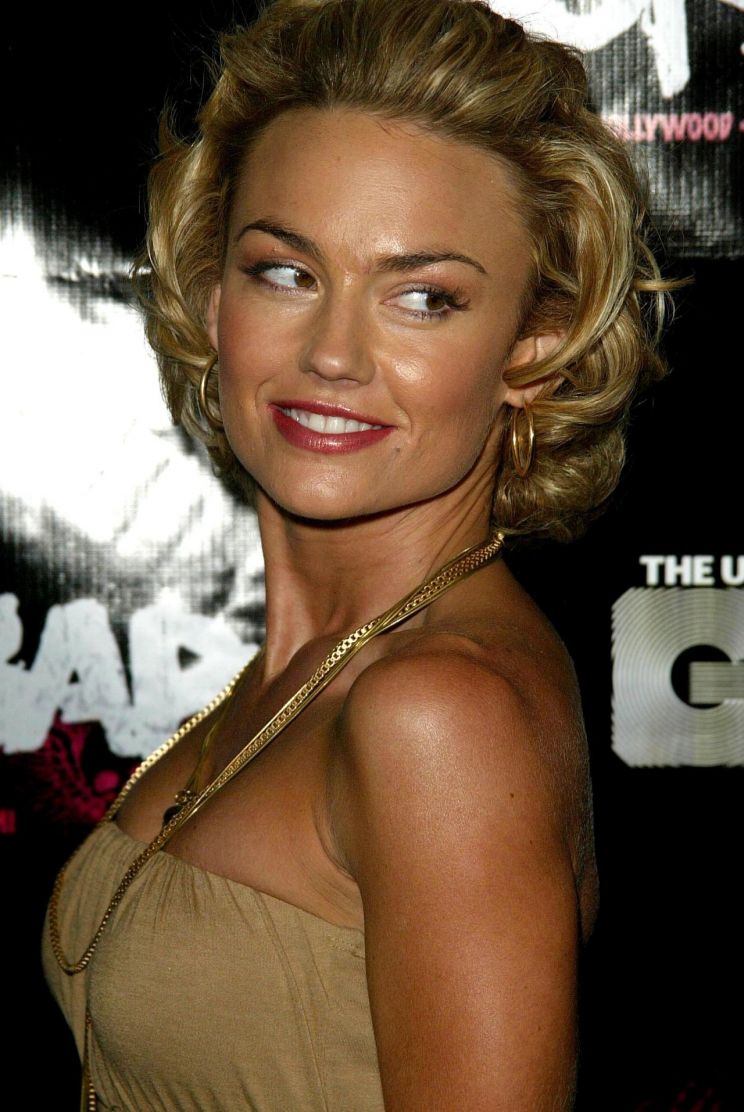 Pictures Of Kelly Carlson 