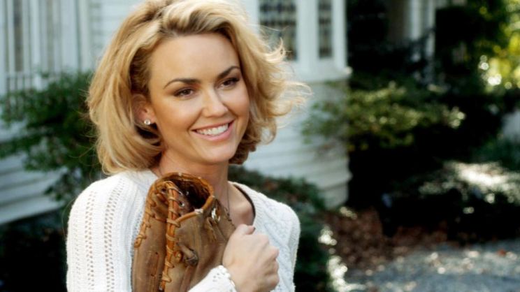 Kelly Carlson