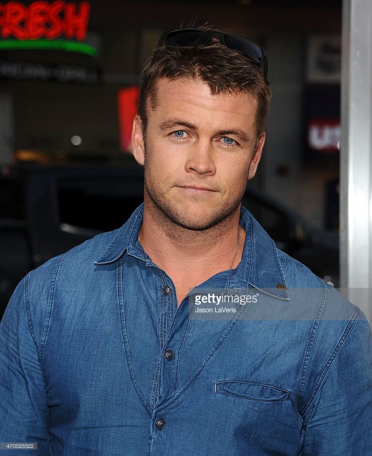 Pictures of Luke Hemsworth