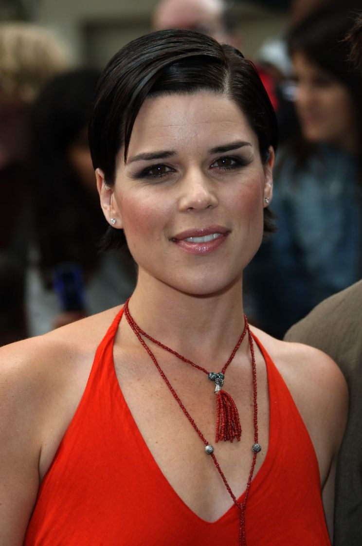 Pictures of Neve Campbell
