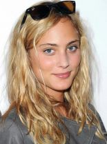 Nora Arnezeder